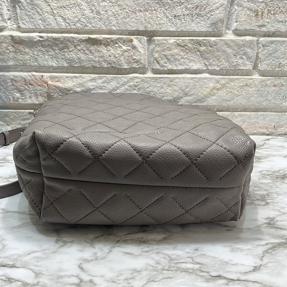 MICHAEL KORS LONI 2 WAY QUILTED LARGE TOTE BAG WITH TAGS. - Picture 8 of 16